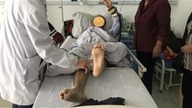 靈堂都搭好了　死者5個小時候後甦醒（圖／微博）