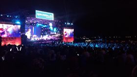 潘恆旭秀春吶嗨照　她一調亮嚇死人～（圖／翻攝自潘恆旭臉書）