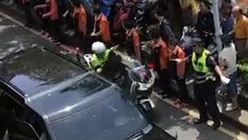 總統前導車撞哈雷