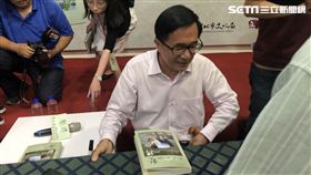 陳水扁簽書 圖/黃宣尹攝影