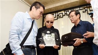 不願面對劉曉波走了　劉霞：每天服藥