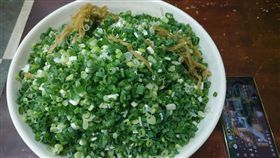 買滷味一句「蔥多一點」竟成翠綠蔥花山　網：每次都吃不完（圖／翻攝自基隆人臉書）