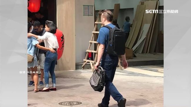 懸日美景吸辣妹！老外鞋帶藏針孔偷拍