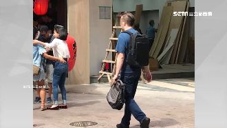 懸日美景吸辣妹！老外鞋帶藏針孔偷拍