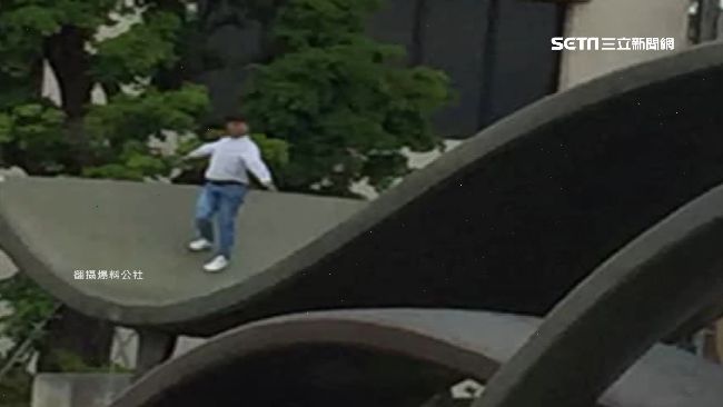 桃園新打卡景點　民眾爬5樓高超危險