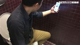 便秘,痔瘡,手機　（示意圖／資料照片）