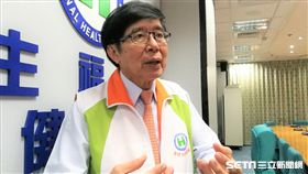 健保署長李伯璋說明健康存摺APP新增眷屬管理功能。（圖／記者楊晴雯攝）