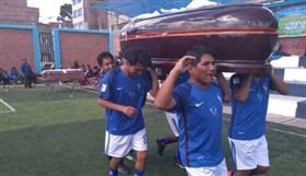 祕魯,足球,殯儀館,棺材,冠軍獎品