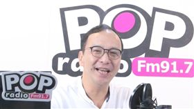 朱立倫代班主持廣播，（圖／《POP搶先爆》提供）