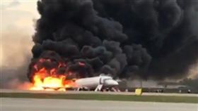 俄航起火迫降41人罹難…空姐爆「前排乘客拿行李阻逃生」 （圖／翻攝自instagram）