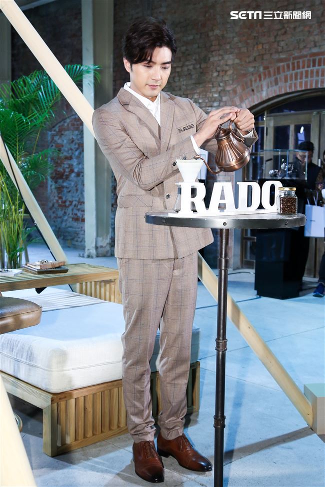 賀軍翔出席手錶新品發表活動並分享先前主演《賴貓的獅子倒影》的拍攝心得。（記者林士傑/攝影）