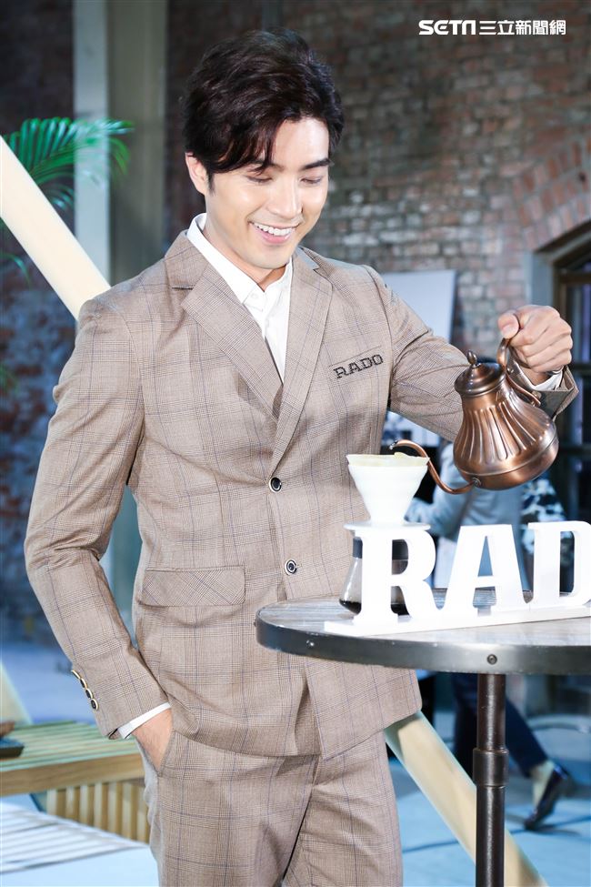 賀軍翔出席手錶新品發表活動並分享先前主演《賴貓的獅子倒影》的拍攝心得。（記者林士傑/攝影）