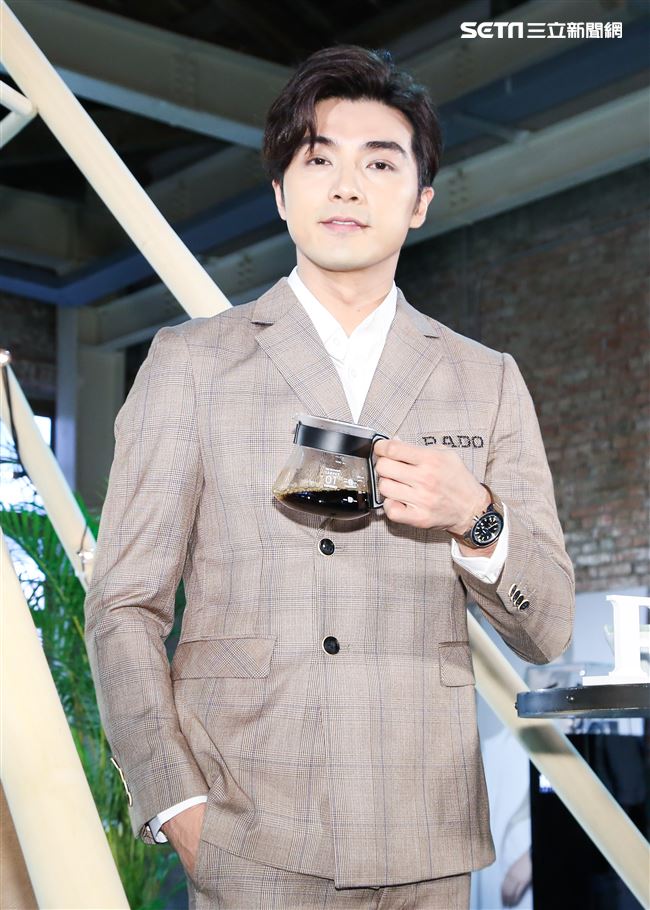 賀軍翔出席手錶新品發表活動並分享先前主演《賴貓的獅子倒影》的拍攝心得。（記者林士傑/攝影）