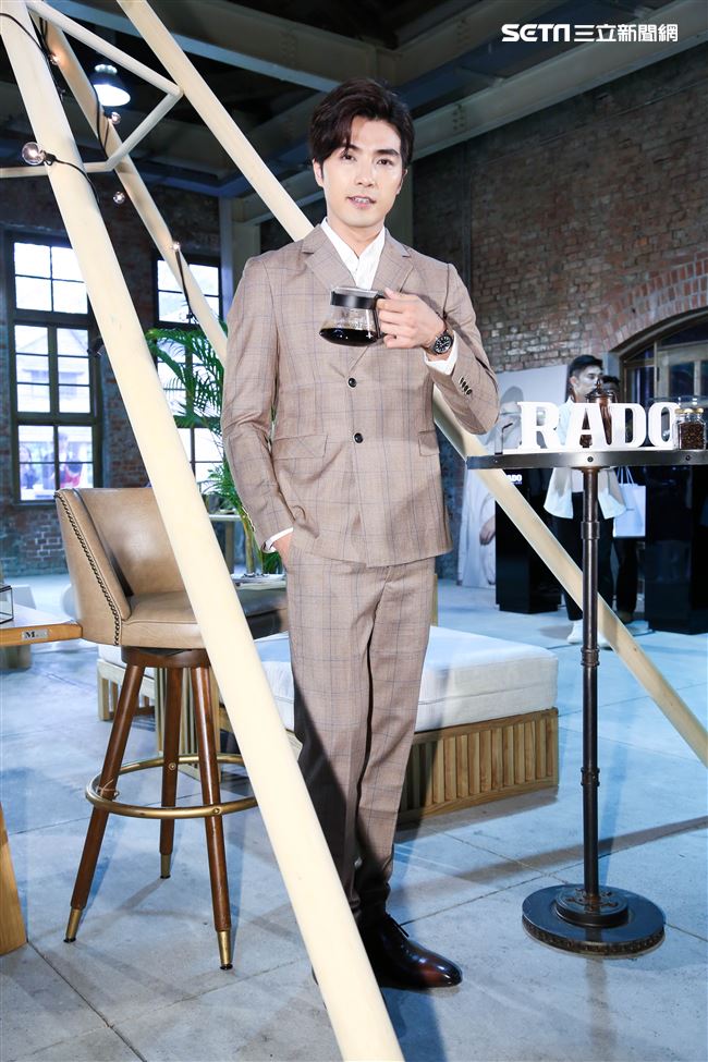 賀軍翔出席手錶新品發表活動並分享先前主演《賴貓的獅子倒影》的拍攝心得。（記者林士傑/攝影）