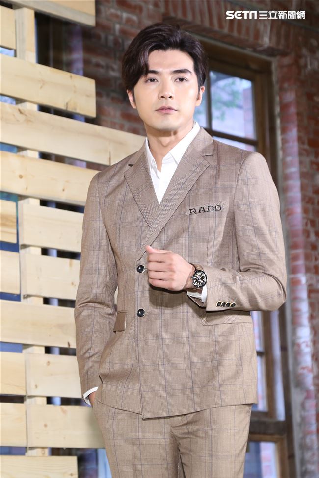 賀軍翔出席手錶新品發表活動並分享先前主演《賴貓的獅子倒影》的拍攝心得。（記者林士傑/攝影）