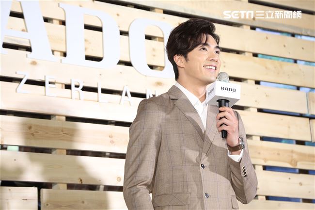 賀軍翔出席手錶新品發表活動並分享先前主演《賴貓的獅子倒影》的拍攝心得。（記者林士傑/攝影）