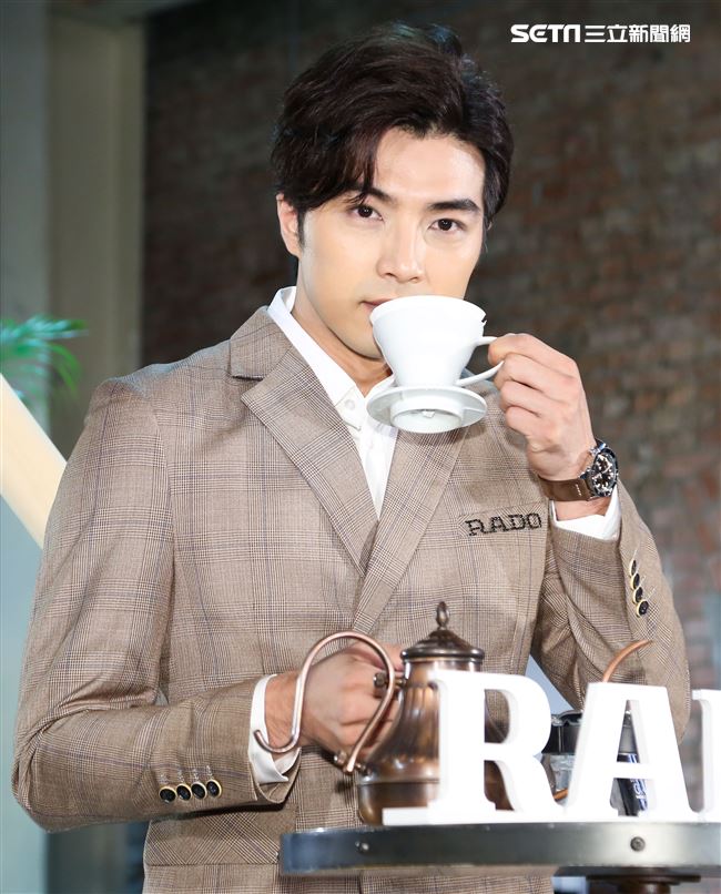 賀軍翔出席手錶新品發表活動並分享先前主演《賴貓的獅子倒影》的拍攝心得。（記者林士傑/攝影）