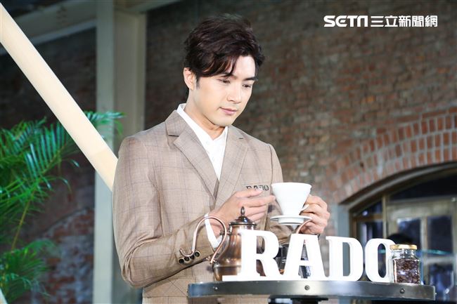 賀軍翔出席手錶新品發表活動並分享先前主演《賴貓的獅子倒影》的拍攝心得。（記者林士傑/攝影）