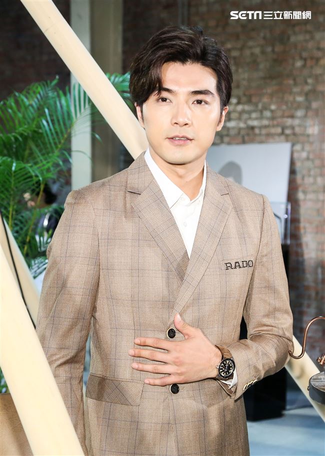 賀軍翔出席手錶新品發表活動並分享先前主演《賴貓的獅子倒影》的拍攝心得。（記者林士傑/攝影）