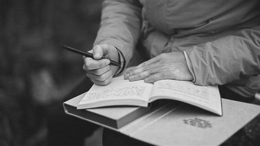 買二手筆記本…裡頭卻藏陌生男孩遺書