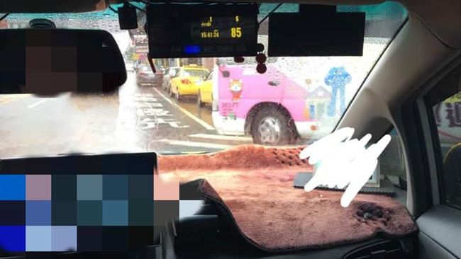 搭小黃遭司機狠嗆　OL怒下車虧大了