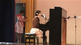 單親媽受獎！自閉女表演這舉動惹哭人