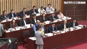 議員陳善慧送聖筊給韓國瑜，高雄市議會