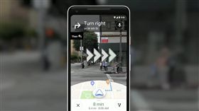 Google Map推AR功能　街上直接出現導航指標
圖／翻攝自Mandar Limaye YouTube