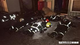 后里輪胎大火燒逾20小時，警義消未脫裝備倒地睡／義消曾登強先生授權提供