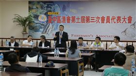 中央挹注經費 台中梧棲漁港轉型國際觀光港立法院副院長蔡其昌（後排中）6日邀集農委會、台中市政府等單位，會勘台中梧棲漁港發展計劃執行進度，蔡其昌表示，中央將投入新台幣10億元經費，讓梧棲漁港轉型智慧化國際觀光漁港。（立法院副院長蔡其昌服務處提供）中央社記者蘇木春傳真　108年5月6日