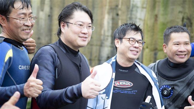 潮境保育蛻變　陳其邁林右昌潛水見證