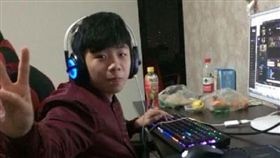 天才電競少年小新。(圖/翻攝自搜狐)