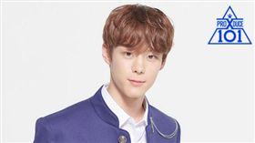 南韓選秀節目《Produce X 101》JYP的男練習生尹瑞彬（윤서빈）遭傳出不良的混混自拍照。推特