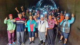 體驗桃園大圳隧道 時隔10年再開放健行桃園大圳被譽為台灣北部早期最大水利工程，民國5年動工、13年完工，全線以人工開鑿。為慶祝桃園農田水利會創會100年，5日開放2000人進入桃園大圳隧道健行。（桃園農田水利會提供）中央社記者吳睿騏桃園傳真 108年5月5日
