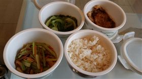 產後吃月子餐…她怨菜色像「自助餐」　網勸：快去找別間(圖/爆怨公社)