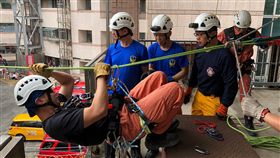 北市義勇特搜隊開訓 再添25名生力軍台北市消防局4日表示，台北市義勇特種搜救隊協同台北市搜救隊參與多次災害搶救及演習勤務，貢獻卓越，今年訓練25名精英成為新血，以有效提升北市救災能量。（台北市消防局提供）中央社記者黃麗芸傳真　108年5月4日