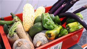 北市攜手餐飲業響應惜食 目標年減3%廚餘台北市政府環境保護局與19家餐飲團膳業者3日簽署「惜食公約」，鼓勵民眾養成外出用餐吃多少、點多少以及打包剩食的習慣。中央社實習記者李詩敏攝 108年5月3日