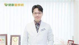 王毓淇醫師提醒，卵巢癌年輕患者，應特別注意BRCA1/2基因突變，若經濟、保險狀況許可，口服標靶藥物可延緩癌症復發的時間，並改善存活率。