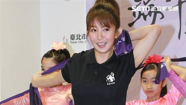 瑤瑤E奶沒消風！做公益被cue曬乳