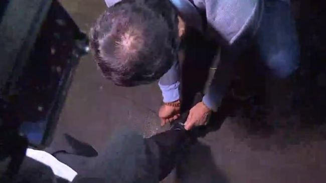 郭董幫綁鞋帶暖心？粉專辦投票結果…