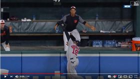 ▲紅襪布萊德利（Jackie Bradley Jr.）爬牆沒收全壘打。（圖／翻攝自YouTube）