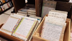 沒有書名簡介也熱賣 覆面書靠編輯登暢銷榜誠品書店引進悅知文化出版的「編輯覆面書」，引起愛書人及讀者熱烈討論，其中一本更登上翻譯文學暢銷榜前10名。（悅知文化提供）中央社記者陳政偉傳真　108年5月7日