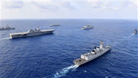 美、日、印、菲4國聯軍通過南海,美軍第七艦隊驅逐艦勞倫斯號（USS William P. Lawrence）　圖／翻攝自U.S. Pacific Fleet推特