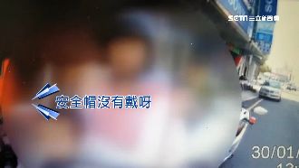 載兒不戴安全帽　違規婦被攔查怒咬警