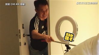 惡整老爸在房間看A片　女兒遭偷戳！