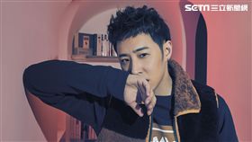 潘瑋柏：「享受工作是絕對的」。（圖／GQ雜誌提供）本照片僅供為報導本次新聞時一併刊載使用，如於報導其他新聞時，需轉載或為任何其他使用，請務必來電告知，並徵得康泰納仕公司同意，以避免貴我雙方不必要之著作權相關爭議。