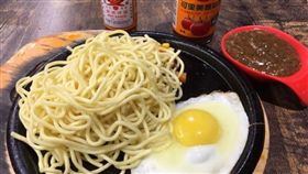 「湖口鐵板麵290元」發文抱怨：工作只能糊口　上千人肉搜打臉（圖／爆怨公社）