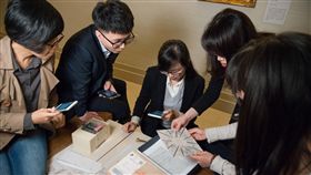 奇美博物館推實境遊戲 展場解謎更有趣奇美博物館推出實境遊戲「穹頂計畫」，民眾可以一起團隊合作，穿梭於各個展廳，透過展品找尋線索，以手機與道具解謎，讓逛博物館更有趣。（奇美博物館提供）中央社記者楊思瑞台南傳真 108年5月9日