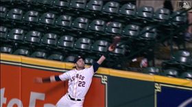 ▲太空人瑞迪克（Josh Reddick）沒收逆轉3分砲。（圖／翻攝自MLB官網）