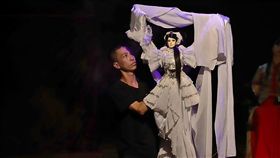 小學氣到老師住院 操偶師玩出掌中乾坤三昧堂創意木偶團隊操偶師王文志（圖），小時候非常調皮，熱衷於掌中乾坤的他，如今不僅在大學授課，也曾多次出國宣揚布袋戲。（三昧堂提供）中央社記者江俊亮傳真　108年5月9日